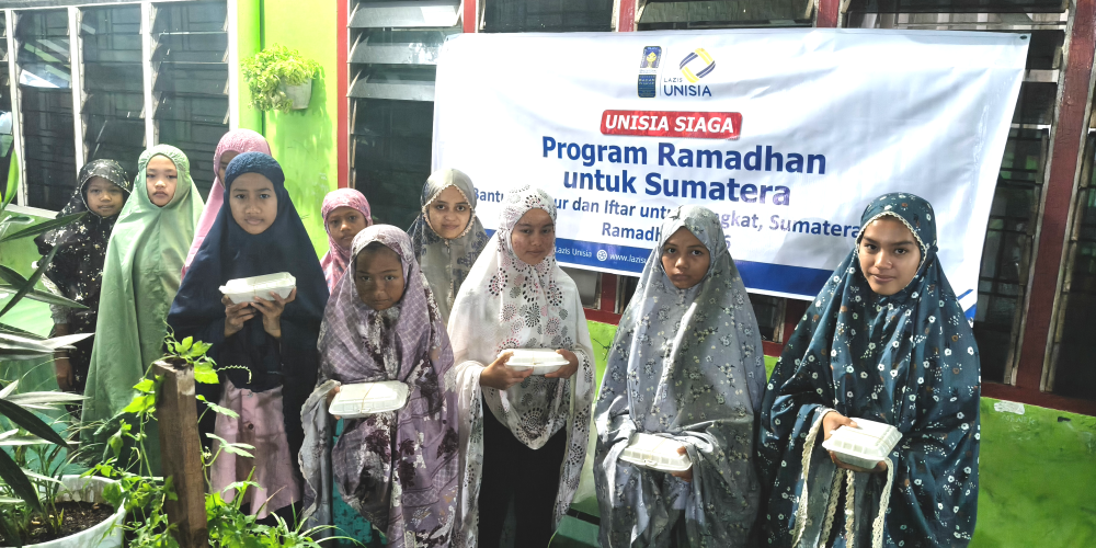 LAZIS UNISIA Salurkan Ratusan Paket Iftar dan Sahur dalam Program Ramadan untuk Sumatera